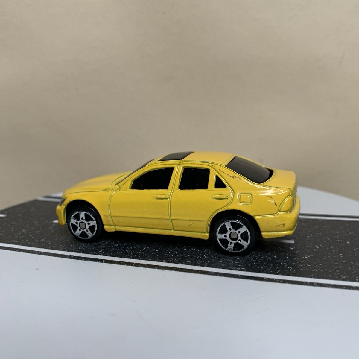 Maisto 99-05 Lexus IS300 Toyota Altezza Sedan Yellow w/Chrome 5