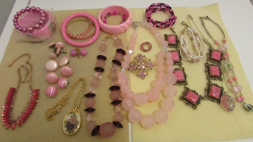 VINTAGE LOT OF COSTUME JEWELRY IN SHADES OF PINK LOT3 (GENUINE LUCITE, JAPAN)