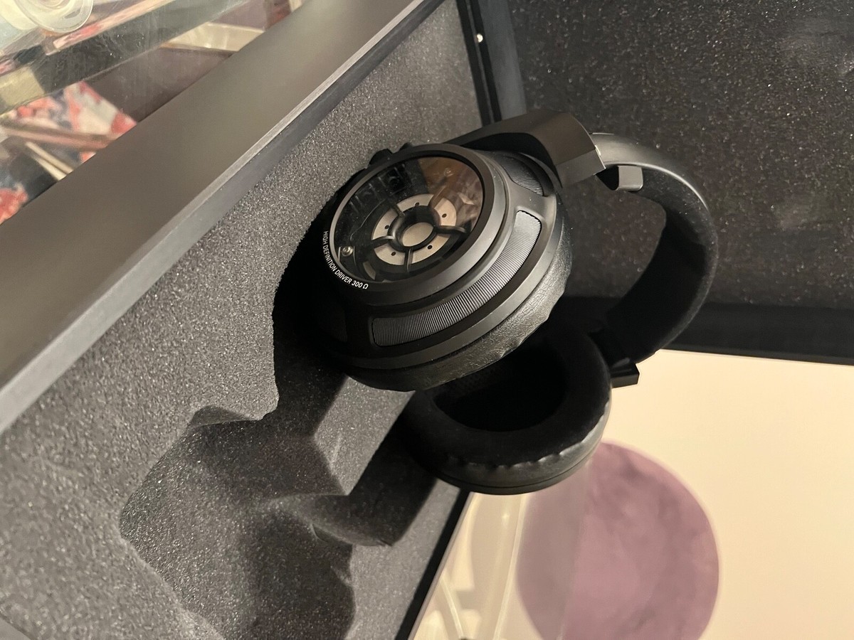 Sennheiser HD 820 Over-Ear Closed-back Ultimate Audiophile Sennheiser HD 820 Over-Ear Closed-back Ultimate Audiophile