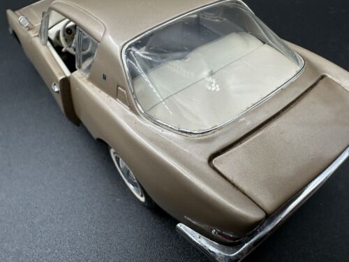 1963 Studebaker Avanti Franklin Mint 1/24 Scale Diecast Car - Picture 10 of 22