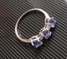 Unusual 9k white gold AA tanzanite and diamond dress ring. Size UK R-S US 9