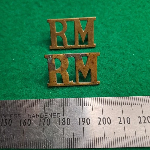 WW1 British Army Royal Marines RM Shoulder Title Badge Pair Matching
