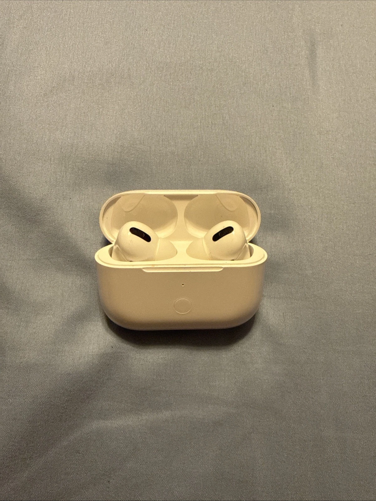 Apple Airpods Pro 1st Gen, ONLY EARBUDS!