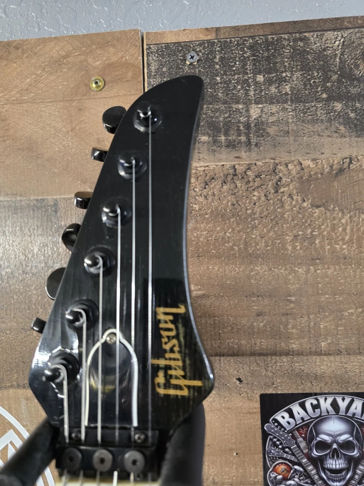 Gibson Black Knight 1984 con Kahler. Lotes de mojo 100 % originales con estuche Foto 3 de 4