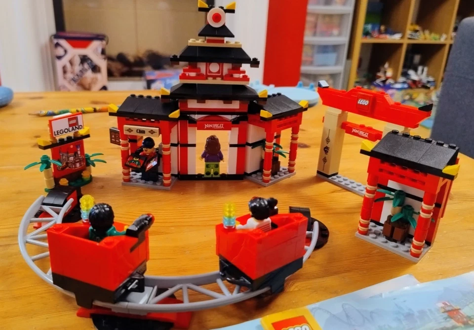 LEGO 40429 LEGOLAND Ninjago World, photo 1 of 5