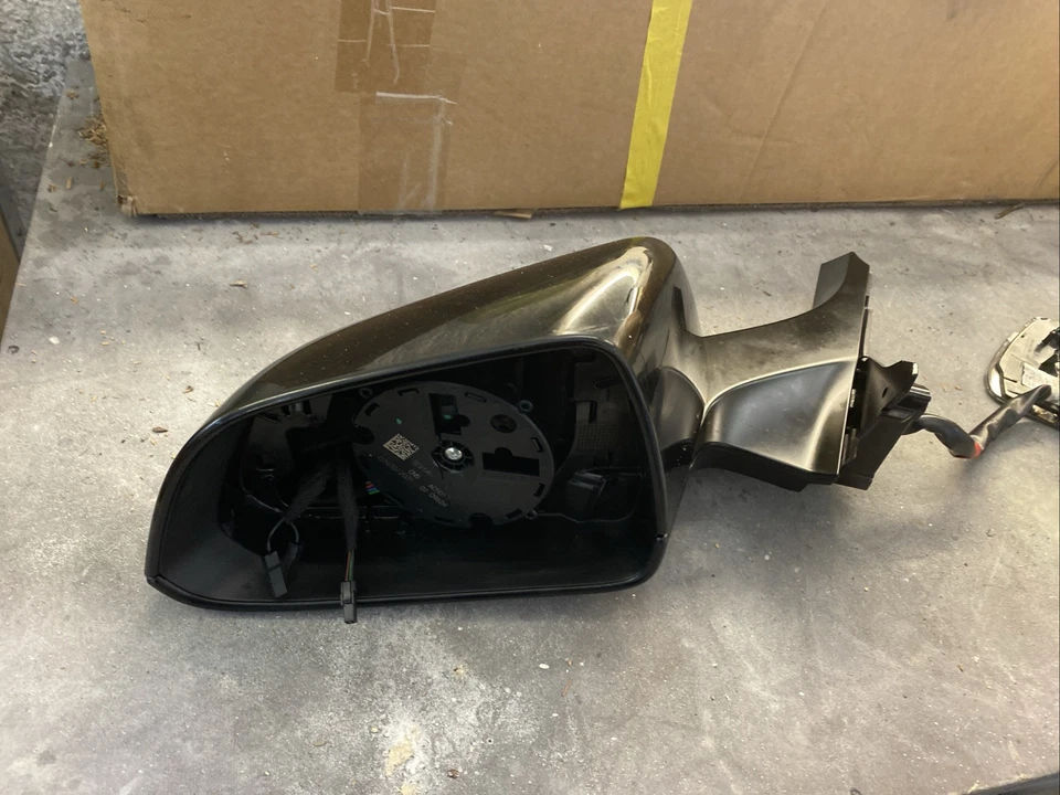 Espejo retrovisor lateral cercano Tesla Model 3 2024 (vidrio roto) Foto 4 de 4