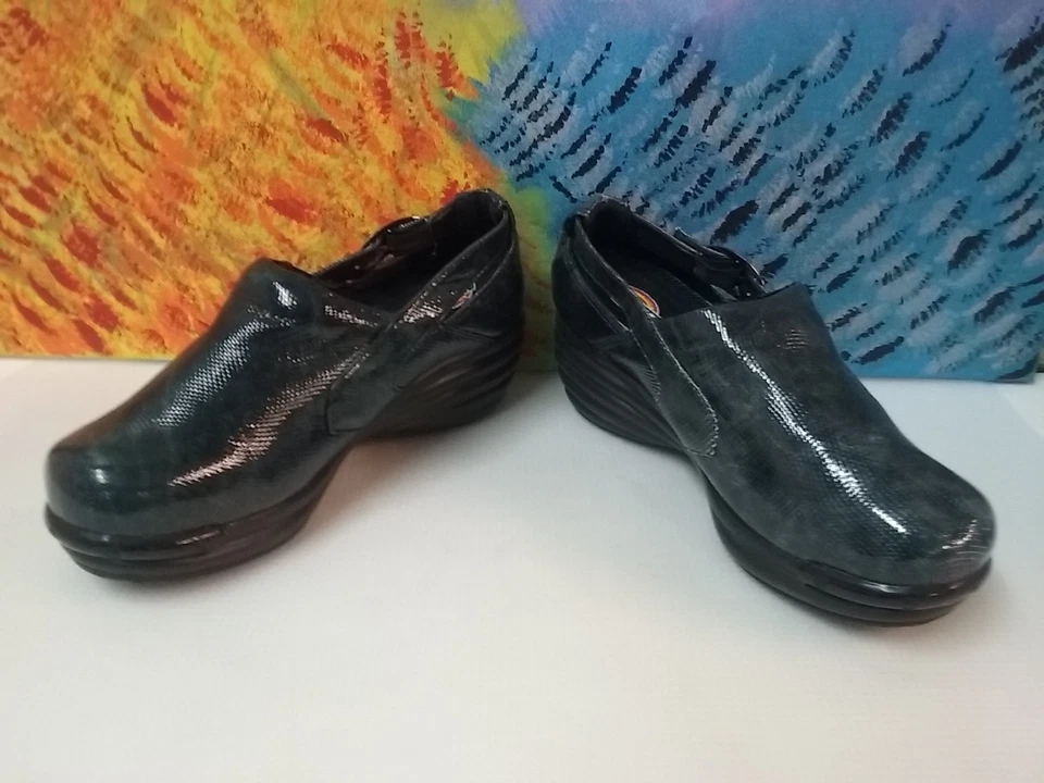 Zuecos Dickies verde y negro para mujer talla US 6,5/9" Foto 3 de 4