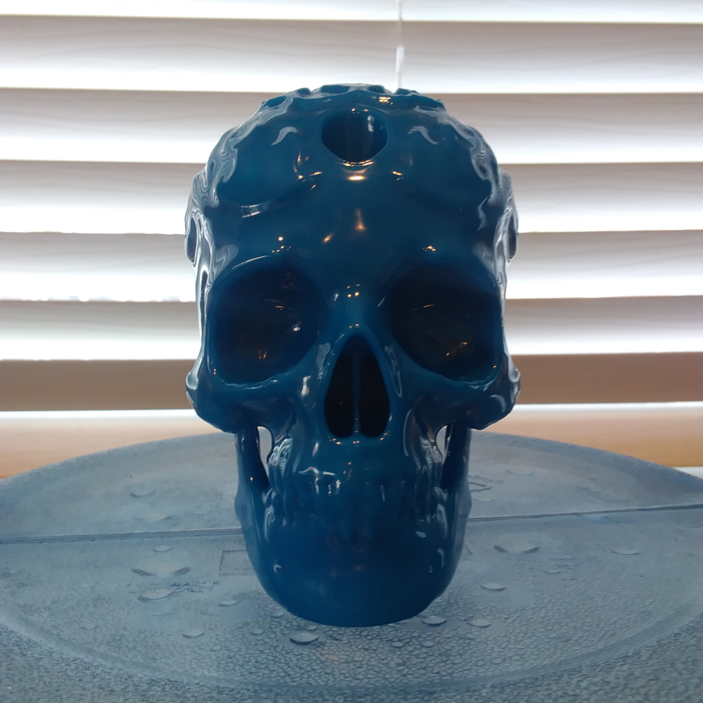 Skull Bong with Flames Water Pipe Bubbler