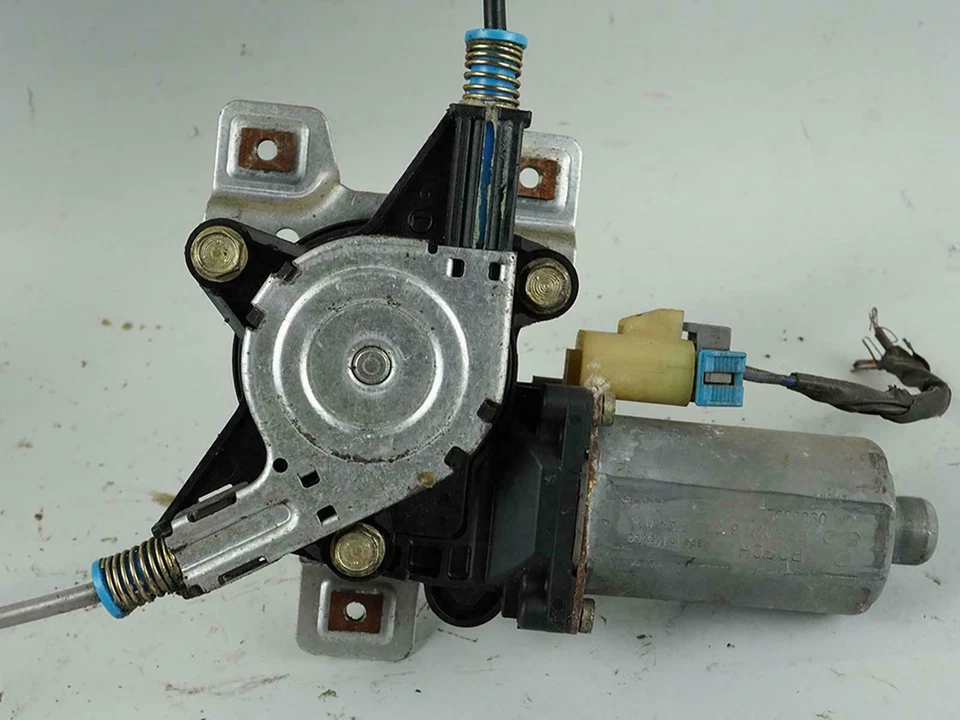 2000 - 2005 Chevrolet Impala Power Electric Window Regulator Front Left Oem - Image 4 of 4