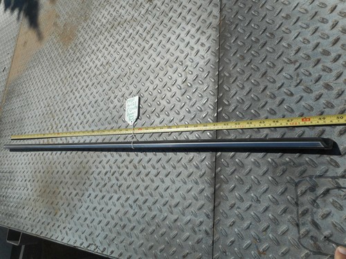 Mercedes Benz W123 Coupe Two-Door Left Driver's Door Belt Lint Trim - Foto 1 di 12