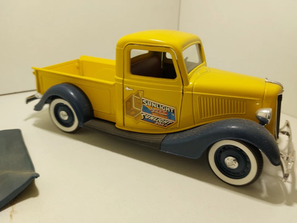 FORD V8 MARCA SOLIDO 1/19 - Immagine 3 di 4