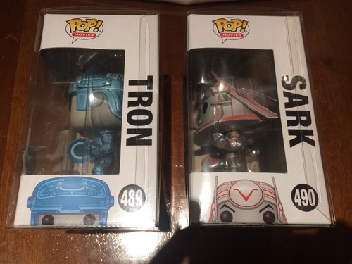 Funko Pop Disney TRON GLOW CHASE TRON + SARK MINT - Imagen 3 de 5