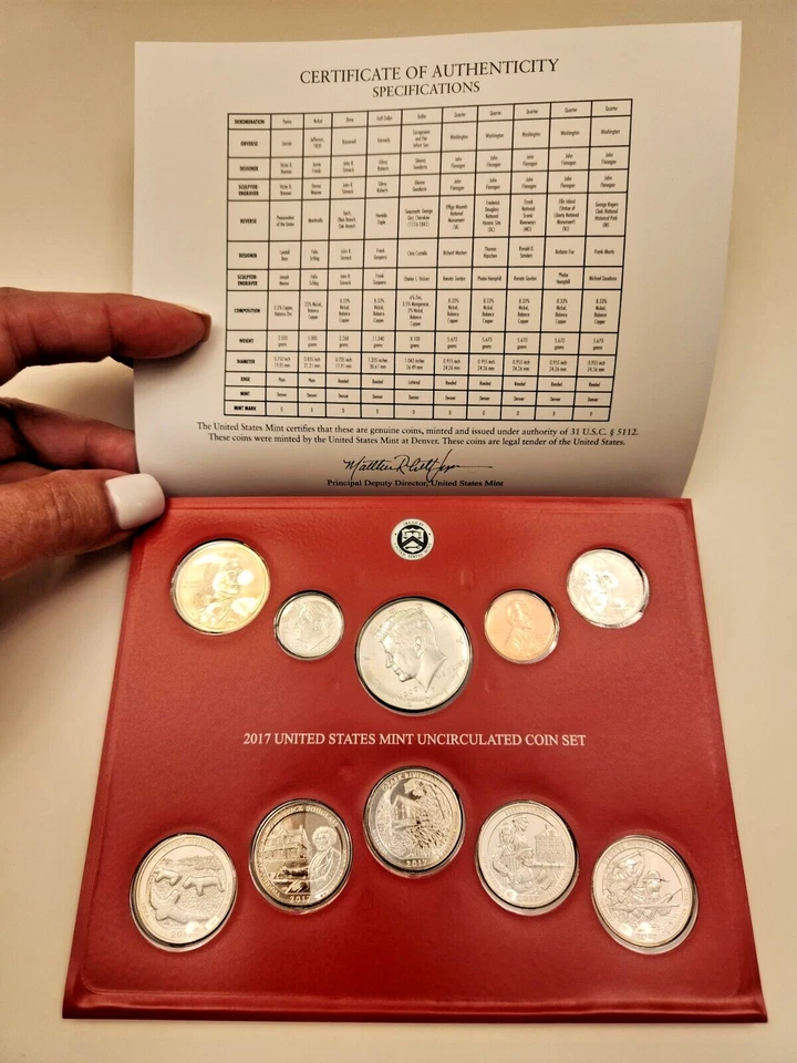 2017 US MINT UNCIRCULATED COIN SET- Philadelphia, Denver Mints. Excellent in box - Image 4 of 4