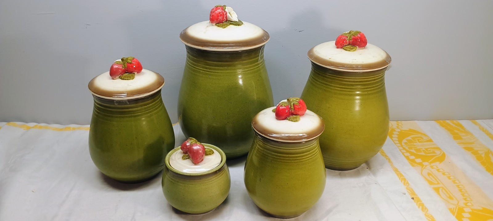 Metlox Poppy Trail California Strawberry Canister Set (5 Pieces)