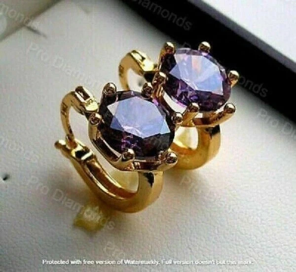 Delicados aretes solitarios de amatista de corte redondo de 3 quilates con acabado en oro amarillo de 14 quilates Foto 4 de 4