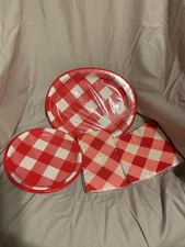 Picnic paper good bundle, plates and napkins