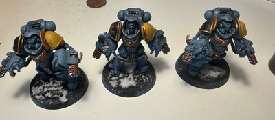 Warhammer 40K Space Marines 3 Primaris Aggressors -gebaut und bemalt