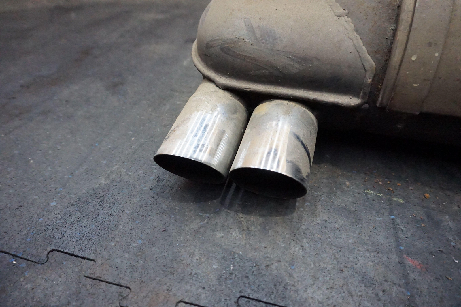 Main Engine Muffler Silencer Exhaust Chrome Tip 113987 Ferrari 308 GTSi 1980