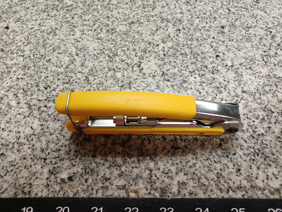 Klein Tools VDV211-048 Crimpadora de Compresión Compacta, Multi-Conector a-x Foto 2 de 4