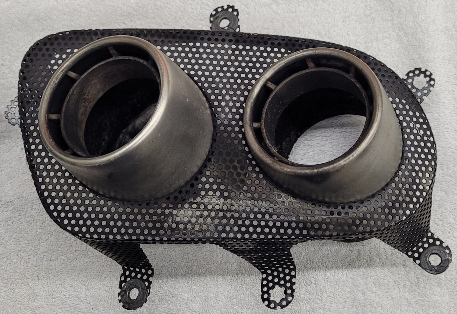 Ferrari F12 Berlinetta Tail Pipes Grill Tailpipes Exhaust Tips Tip Left Right