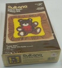 Sultana Latch Hook Pillow Kit No 79296  Teddy Bear  Size 12  x 12  New