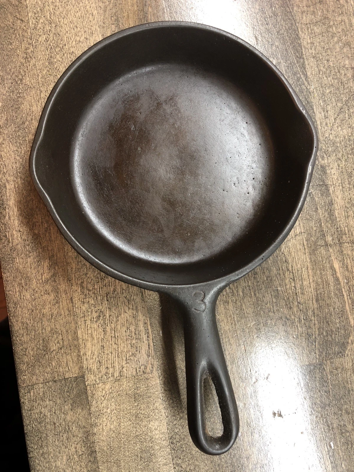 Vintage Unmarked #3 VOLLRATH Cast Iron SKILLET Frying Pan With Outset Heat Ring