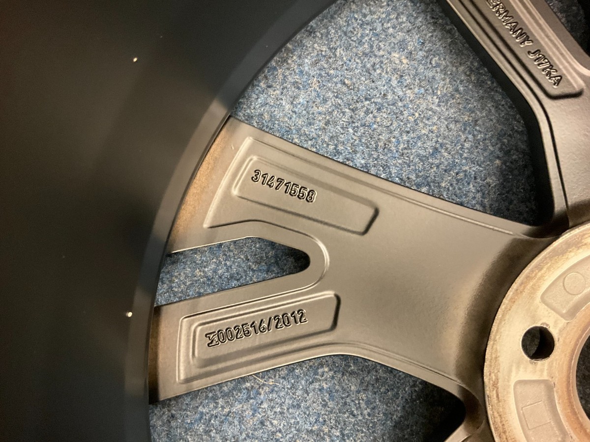 19-22 Volvo XC40 20-Inch 5-Double Spoke Matte Black Diamond Cut