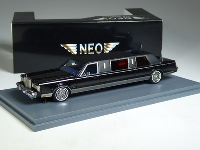 (KI-09-43) Neo Scale Models Lincoln Town Car Stretch Limousine in 1:43 in OVP