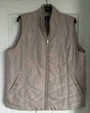 DASH. Stone Light weight quilted ladies gilet size 22.