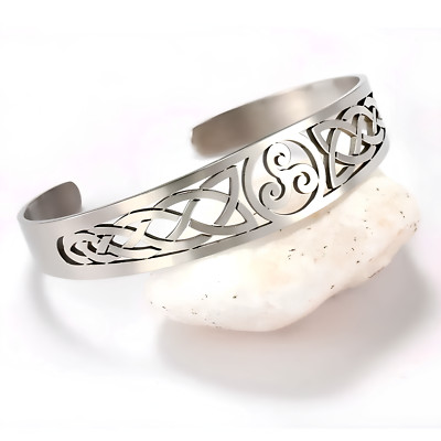 Triskele Triskelion Stahl Armreif Manschette Armband keltisches Symbol polierter Samtbeutel