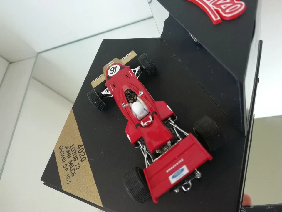 Quarzo 4020 Lotus 72 John Miles in rosso con scatola - Immagine 4 di 4