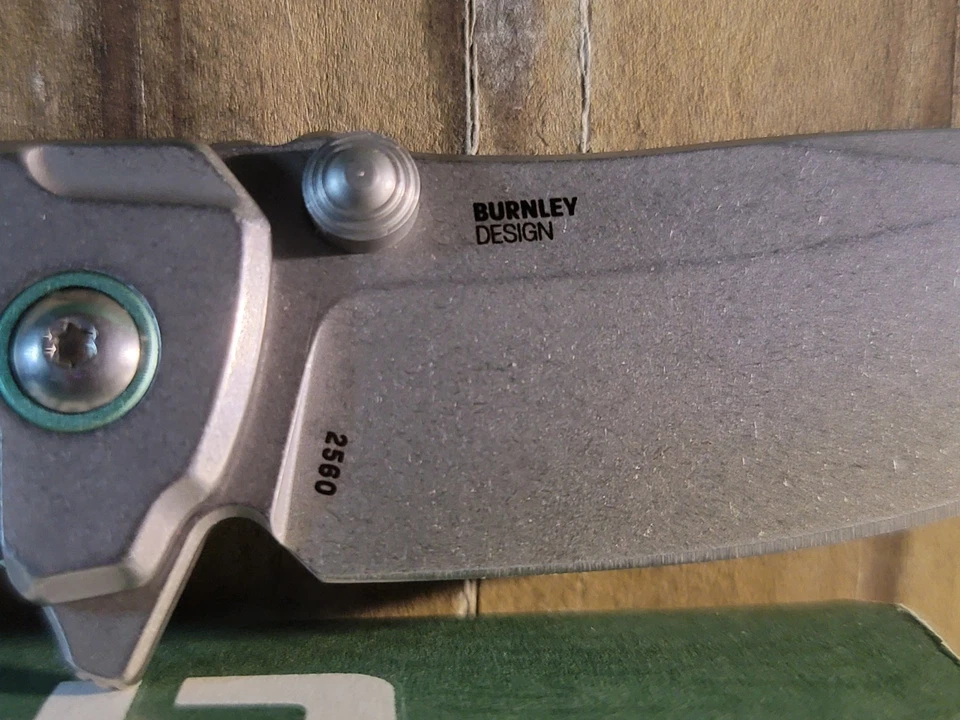 Hoja CRKT Burnley Ibis 2560 D2 Acero Verde Micarta BladeHQ Foto 4 de 4