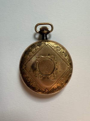 Vintage Hanover Pocket Watch Pendant Gold Tone Does Not Wind or Tick V149 Vintage Gold Tone Textured Pocket Watch, Battery  main image 4