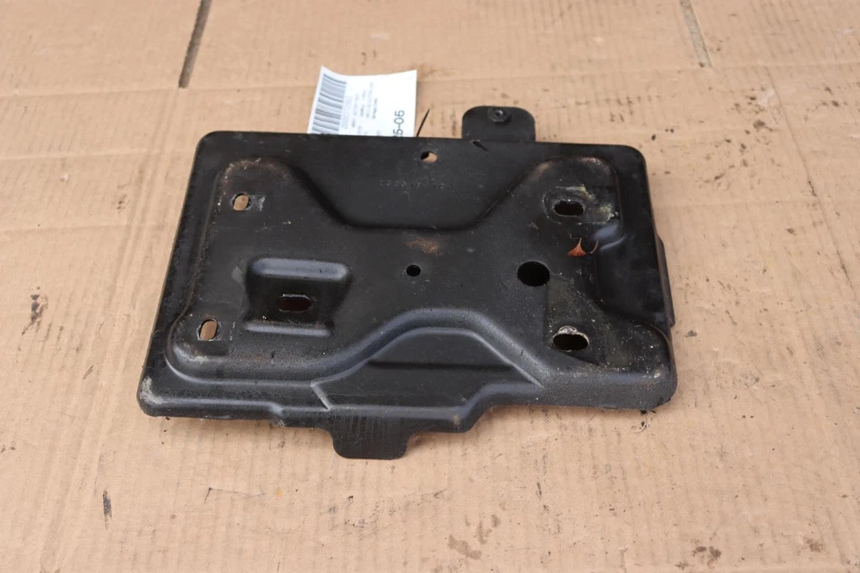 Soporte de soporte de montaje de bandeja de batería auxiliar suburbana Chevy/GMC 2015-2020 OEM Foto 2 de 4