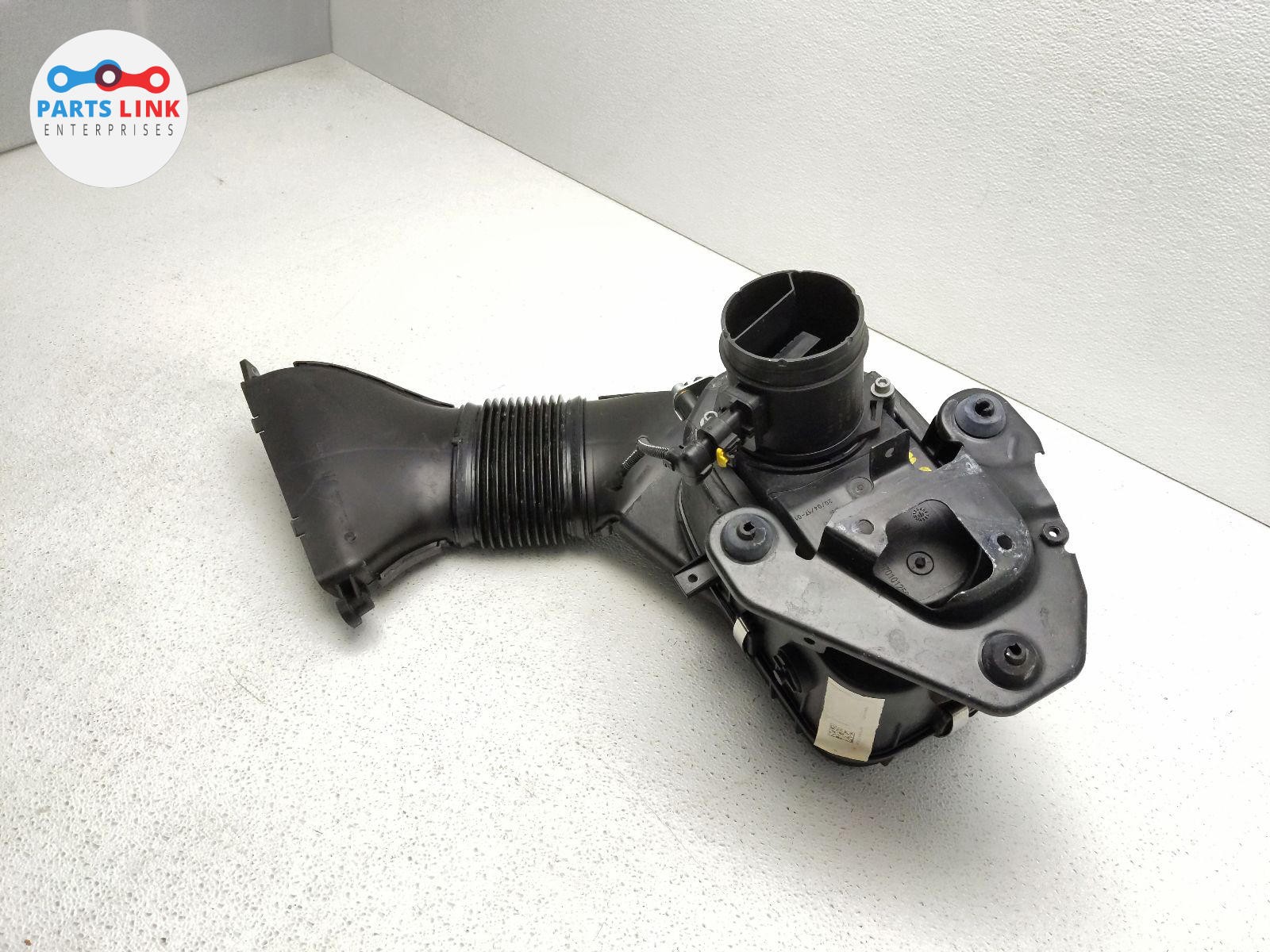 2017-20 MASERATI LEVANTE RIGHT AIR CLEANER BOX FILTER DUCT PIPE SENSOR ASSY M161