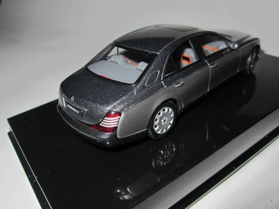 AA AutoArt 1/43 Maybach 57 SWB Model Car Himalaya grigio scuro/chiaro nuovo - Immagine 4 di 4