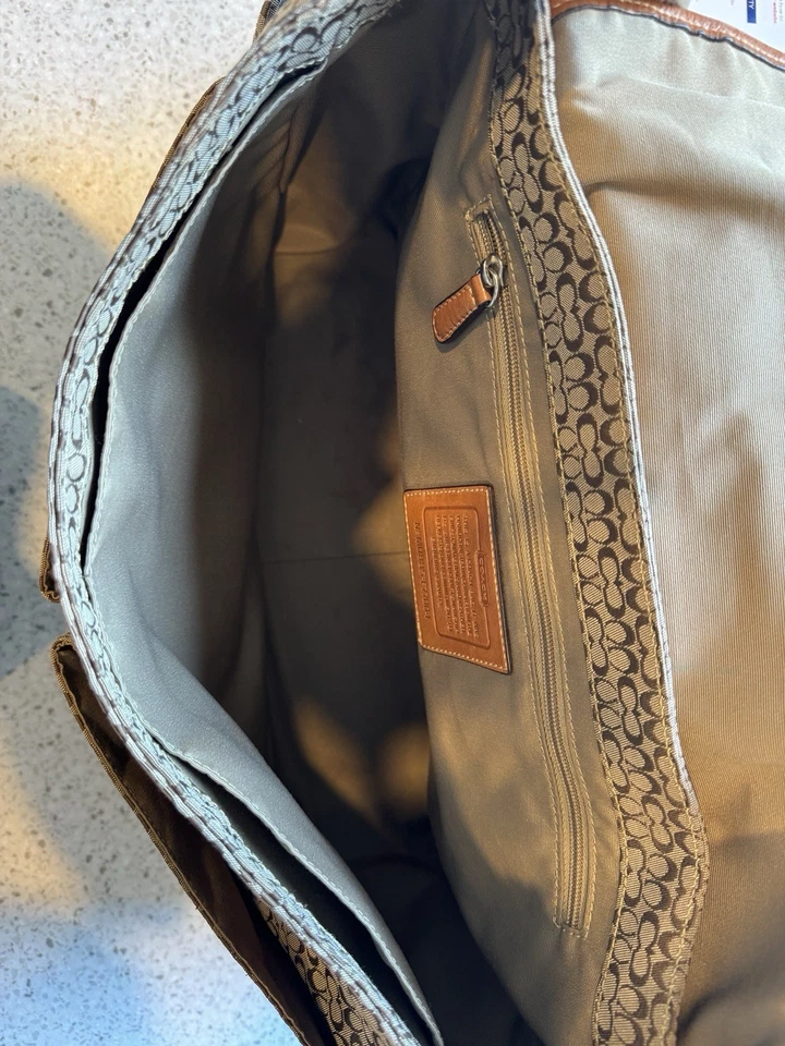 Bolsa de viaje de pañales para computadora portátil Coach Signature Hudson Commuter Messenger 16" X 12" Foto 4 de 4