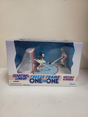 #ad 1997 Starting Lineup Freeze Frame One on One Gretzky amp; Hasek Figure Set $18.66