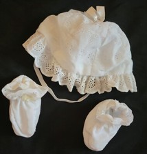 Vintage 80s Dressy White Eyelet Lace Hearts Baby Hat/Booties 2Pc Set Sz 0-3 Mos