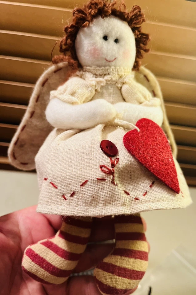 R: Ángel de tela vintage con corazón rojo. Gran muñeca primer ángel para bebé. Foto 4 de 4