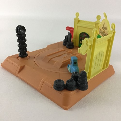 Disney Pixar Cars Action Shifters Luigis Tire Shop Playset McQueen 2013 Mattel - Picture 4 of 11