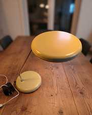 Raumfahrt-Ikone für Zuhause: Space Age Tischlampe DDR, lindgrün, Mid-Century