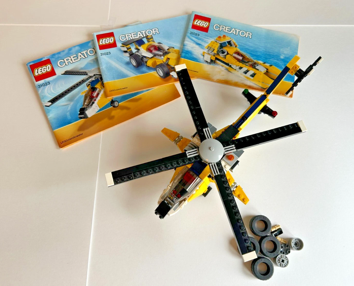 31023 LEGO® CREATOR Yellow Racers (100% complete w/ Instructions)