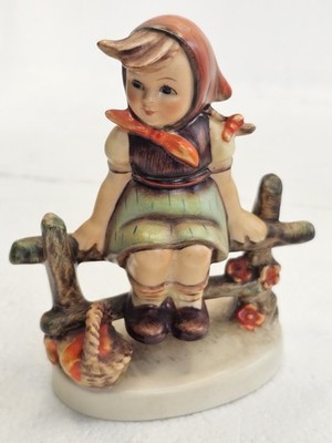 W. Goebel. M.J. Hummel 1938 West Germany '' Just Resting'' Figurine 112 3/0 NO BOX