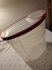 RUBBERMAID 1.5 Gallon Flex & Seal Cereal Food Storage Container #556 W/ Pour Lid