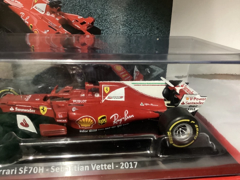 FERRARI  SF70H SEBASTIAN VETTEL 2017    1/24.  DIE CAST - Immagine 4 di 4