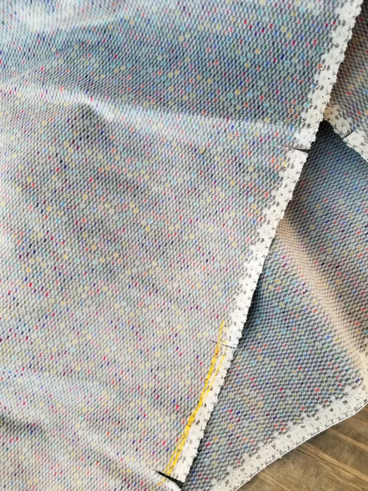 Tela de tapicería pesada de terciopelo gris azul con puntos de color 58" de ancho 6+ yardas con respaldo Foto 3 de 3