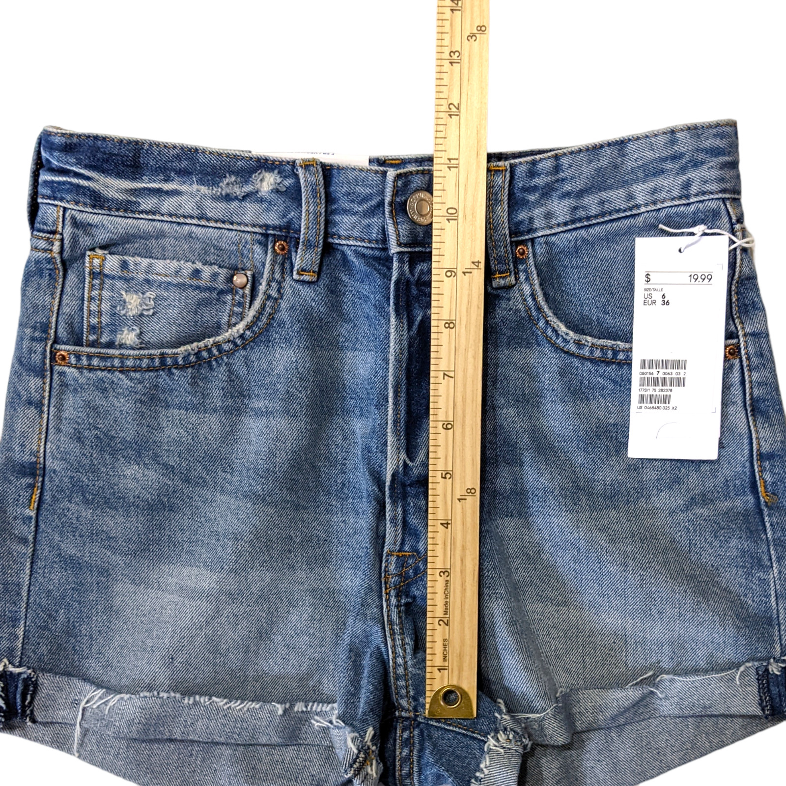 H&M High-Waisted Jean Shorts Women's 6 Cuff Raw Hem Blue Denim Medium Wash NWT thumbnail 8