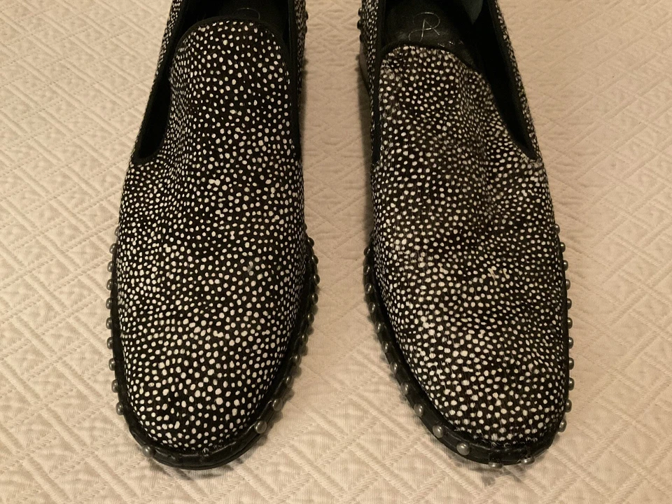 Zapatos mocasines informales con tachuelas de cuero negro/blanco Adrianna Papell para mujer talla 7,5 M Foto 4 de 4