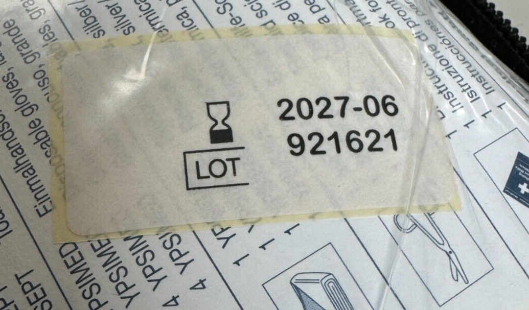LAMBORGHINI URUS FIRST AID KIT GENUINE OEM #826349 BRAND NEW 4ML.860.282